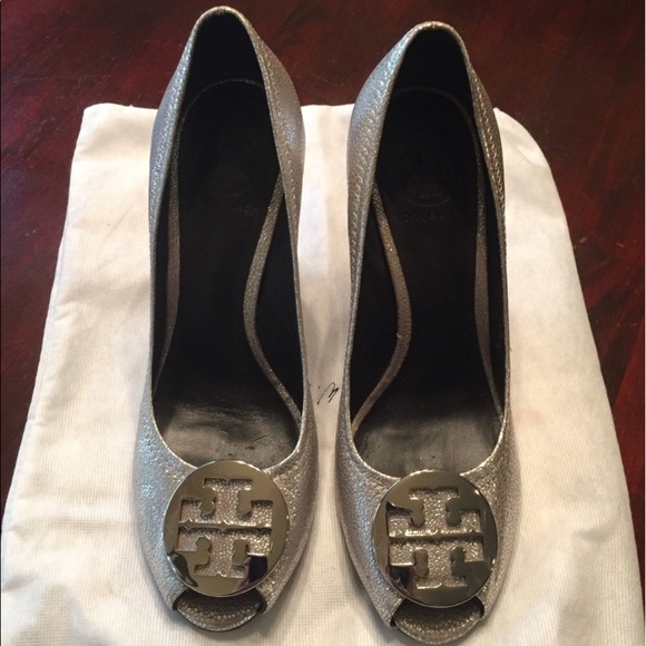 Beautiful Tory Burch wedges - Picture 1 of 8